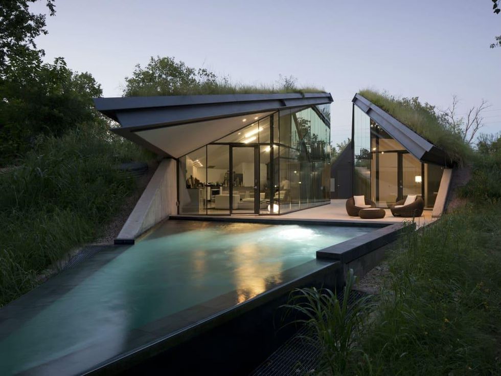 Edgeland House from "Retreat: The Modern House in Nature"