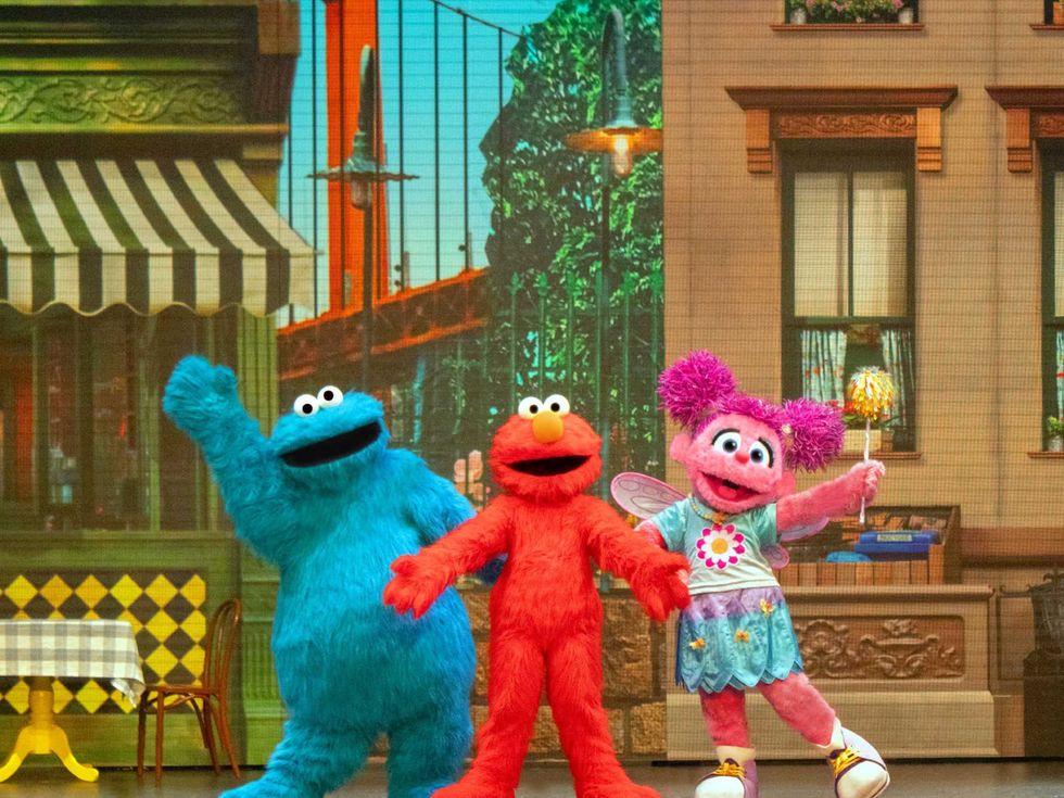 Elmo\u2019s Got the Moves