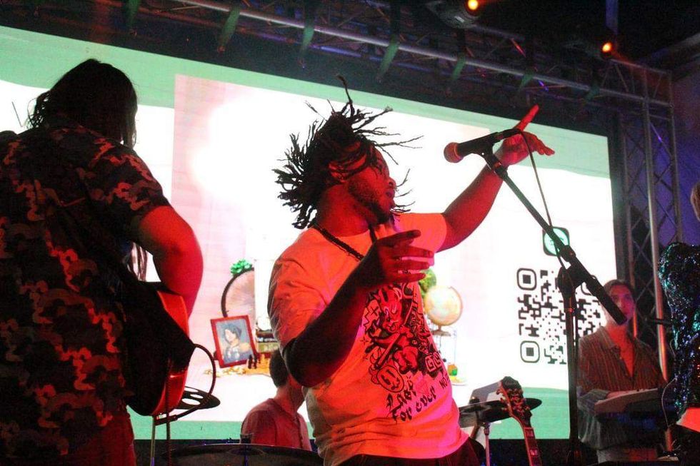 Fak3 5miles and Valice