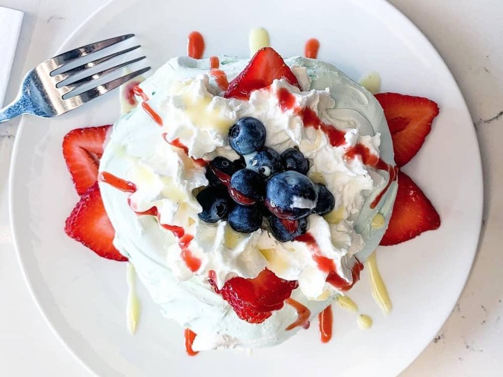 Fluff Meringue pavlova