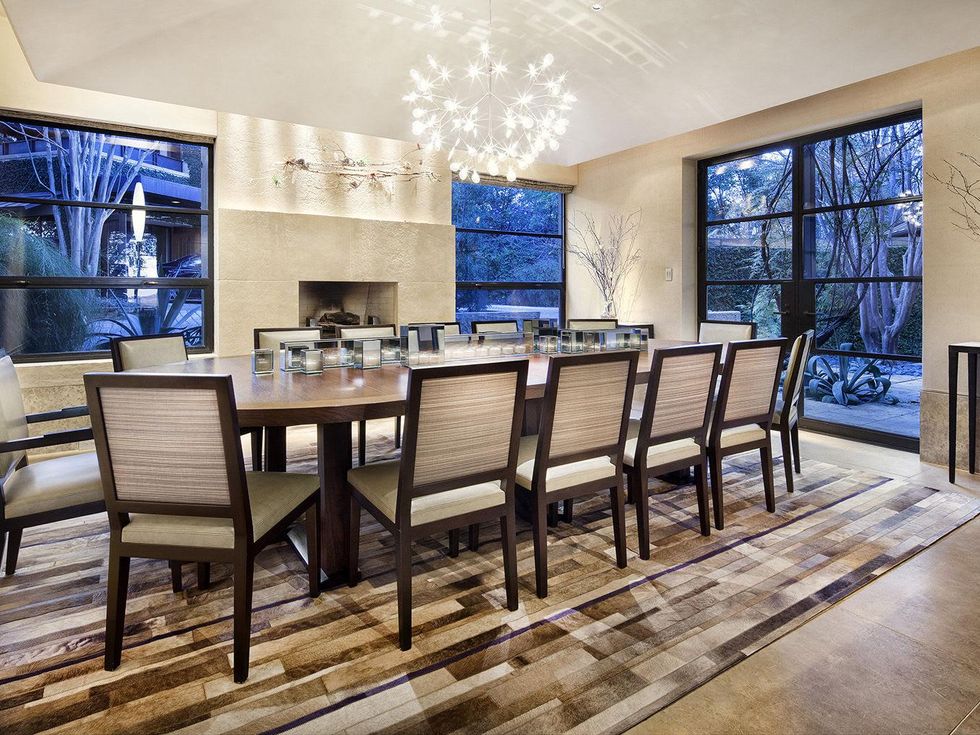 Formal dining 2800 Stratford