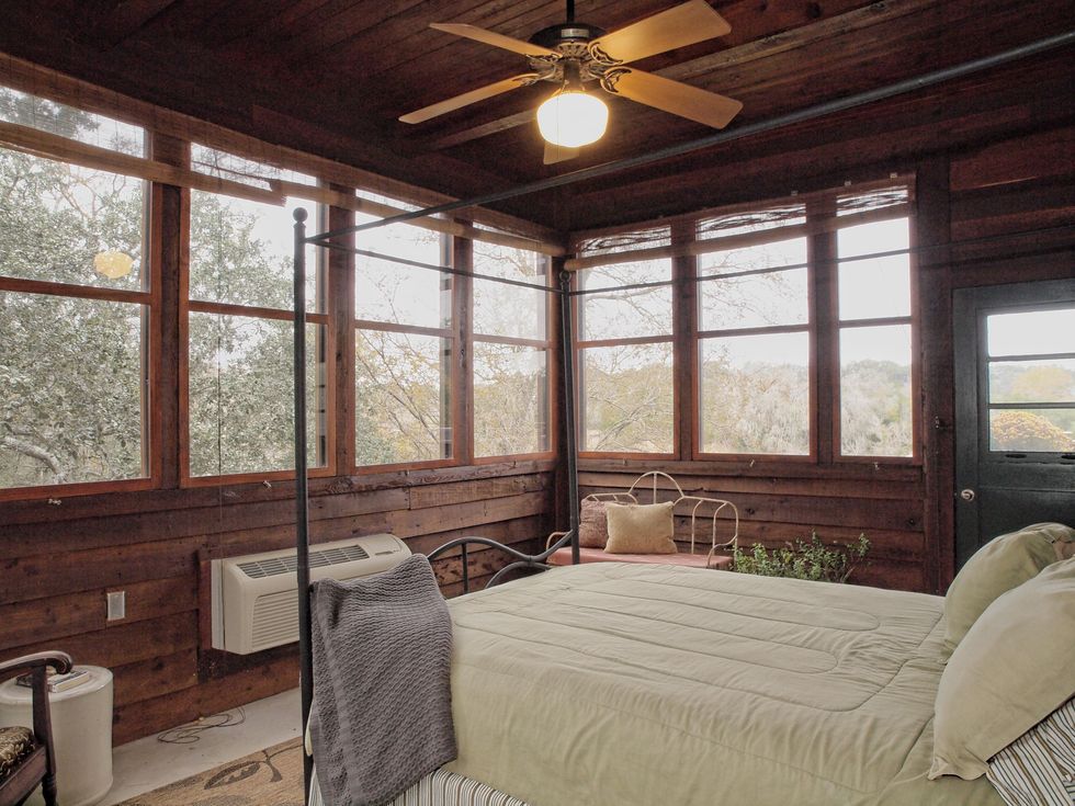 four seaons room 610 inwood drive