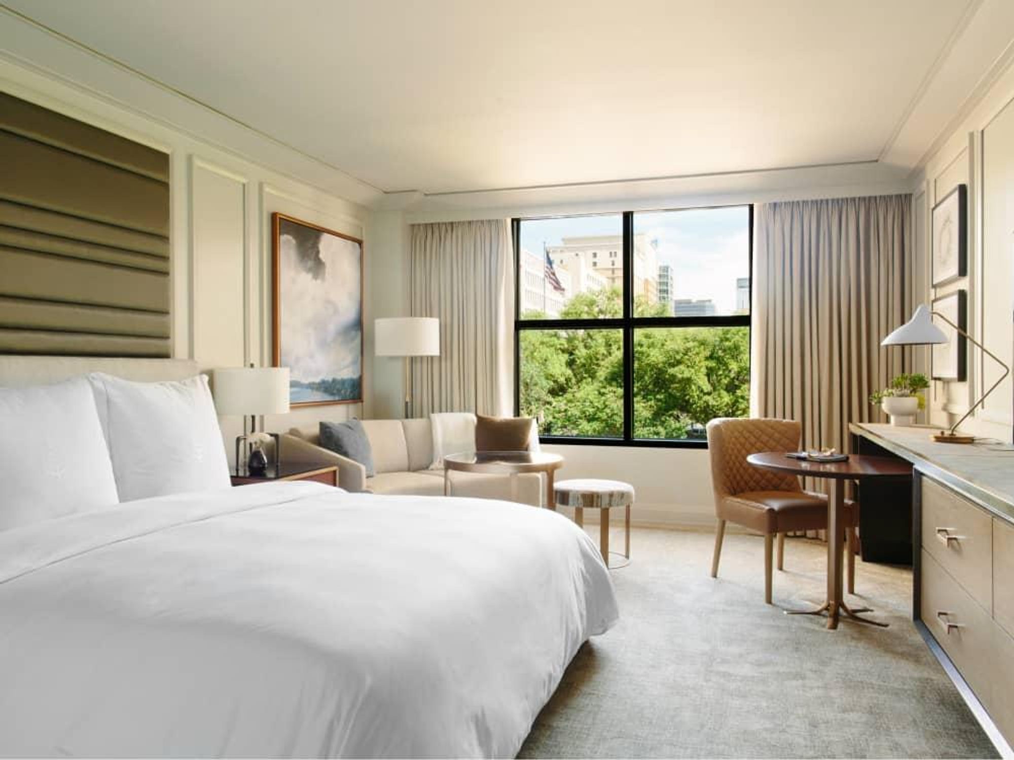 Four Seasons Austin guestroom