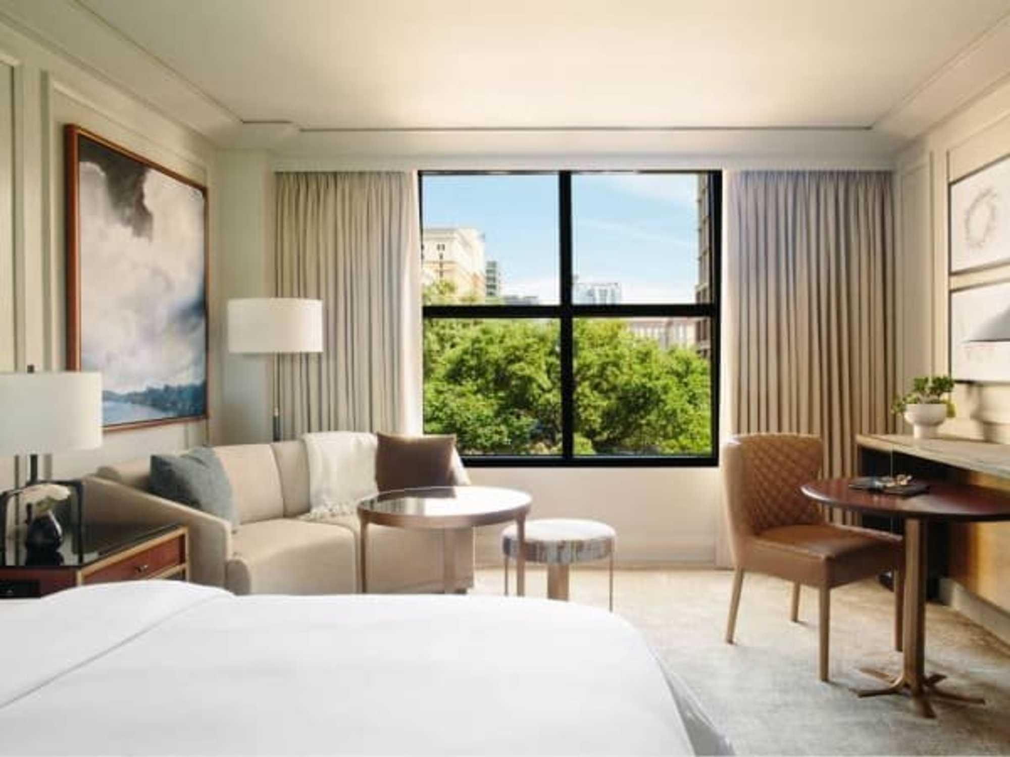 Four Seasons Austin guestroom