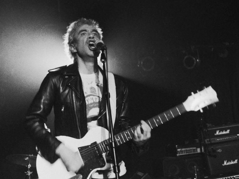 Fred Armisen performing as punk rocker Ian Rubbish