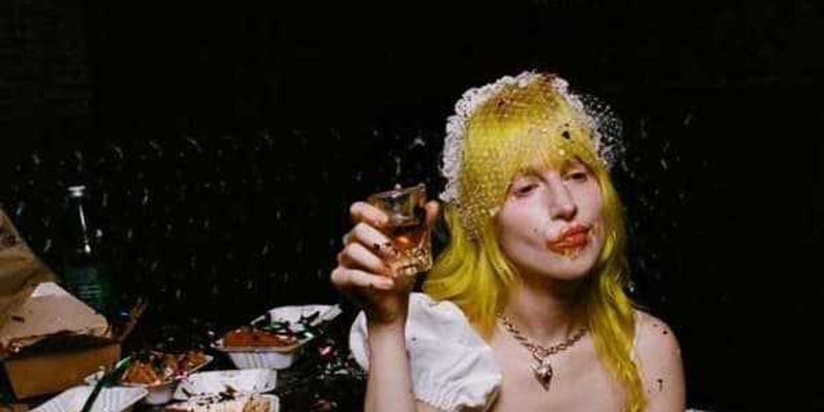 does hayley williams smoke cigarettes Watch Paramore's play a solo acoustic cover of collaborator Phoebe Bridgers' "Smoke Signals" https://t.co/8PTQZk3oSx | New (old) photos