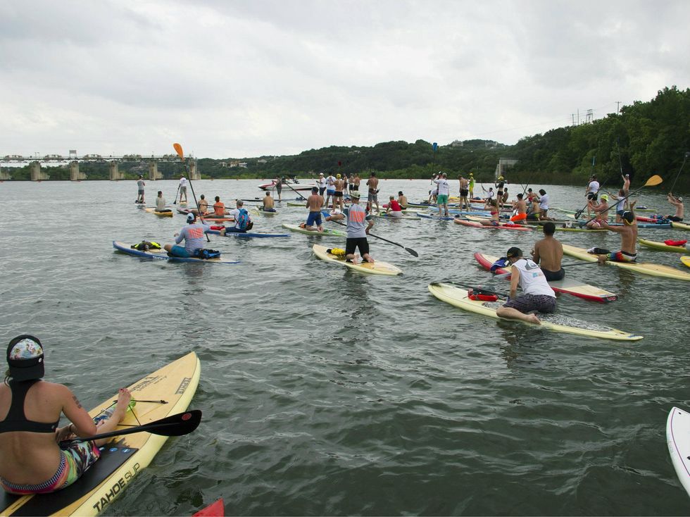 group of paddleboarders close together for Tyler's dam that cancer