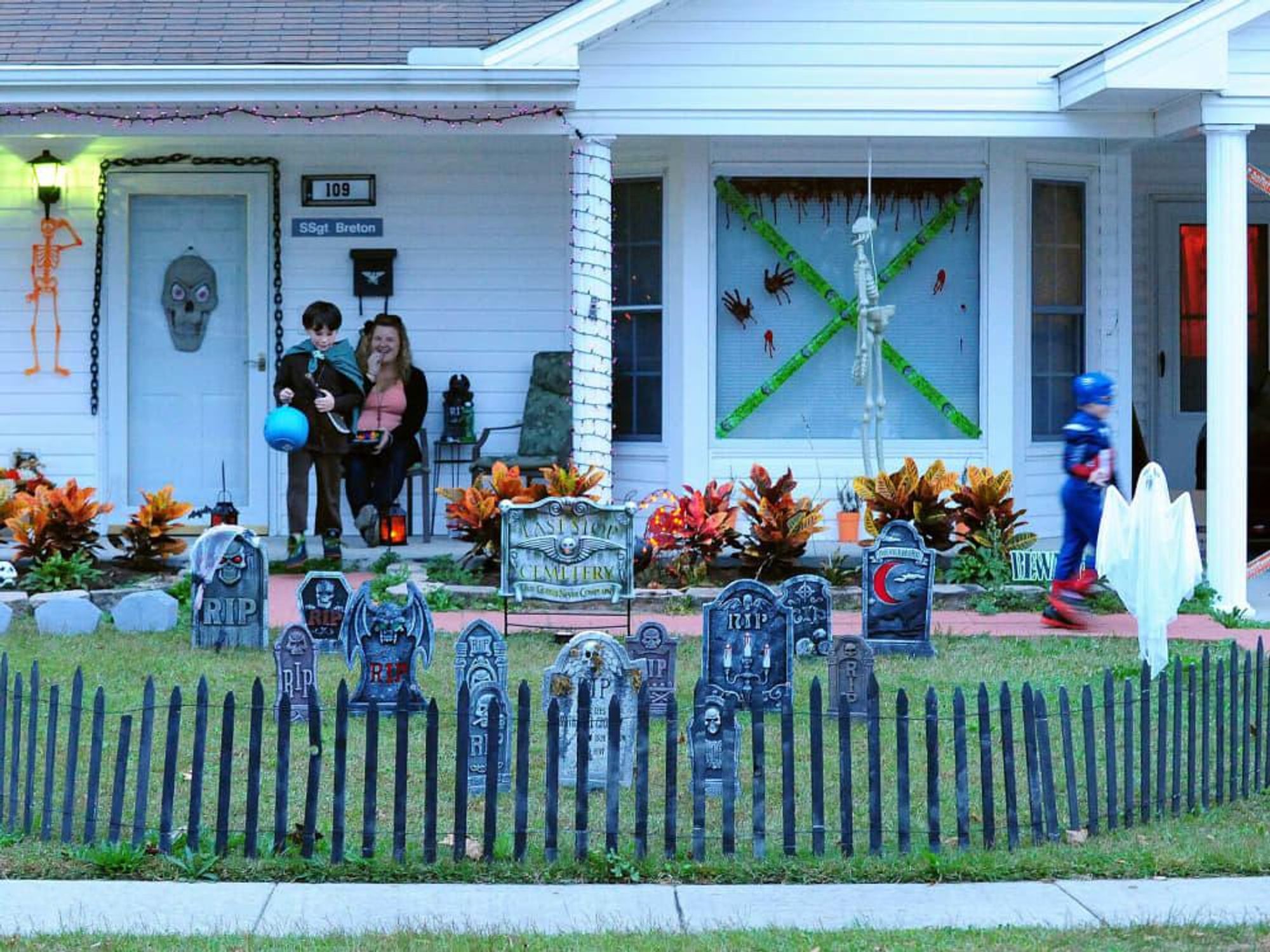 Halloween trick or treat childresn costumes house decorations