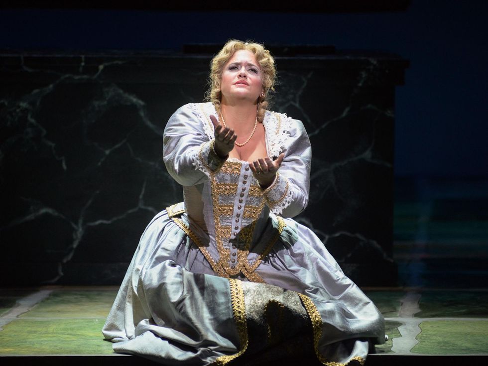 HI RES Elisabetta played by Keri Alkema