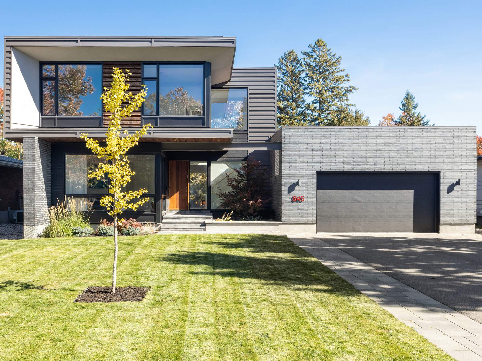 Mortgage rates will still remain between 6 and 7 percent, but housing prices are still on a slow decline. Photo by Point3D Commercial Imaging Ltd. on Unsplash