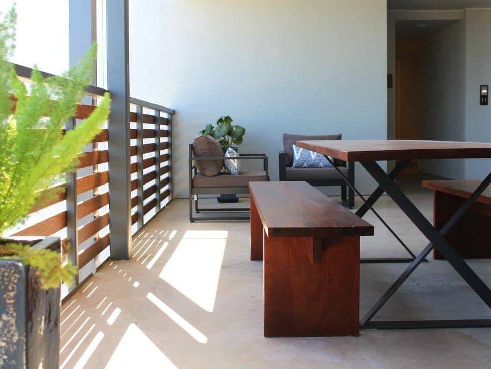 Hotel Eleven 11th Street Austin 2016 upstairs patio second level