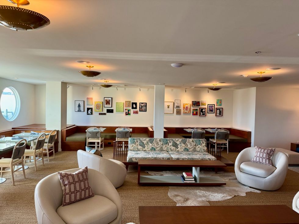 Hotel Lucine the den