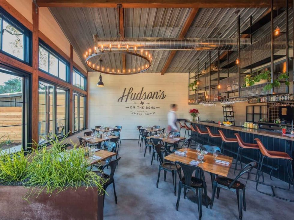 Hudsons on the Bend interior