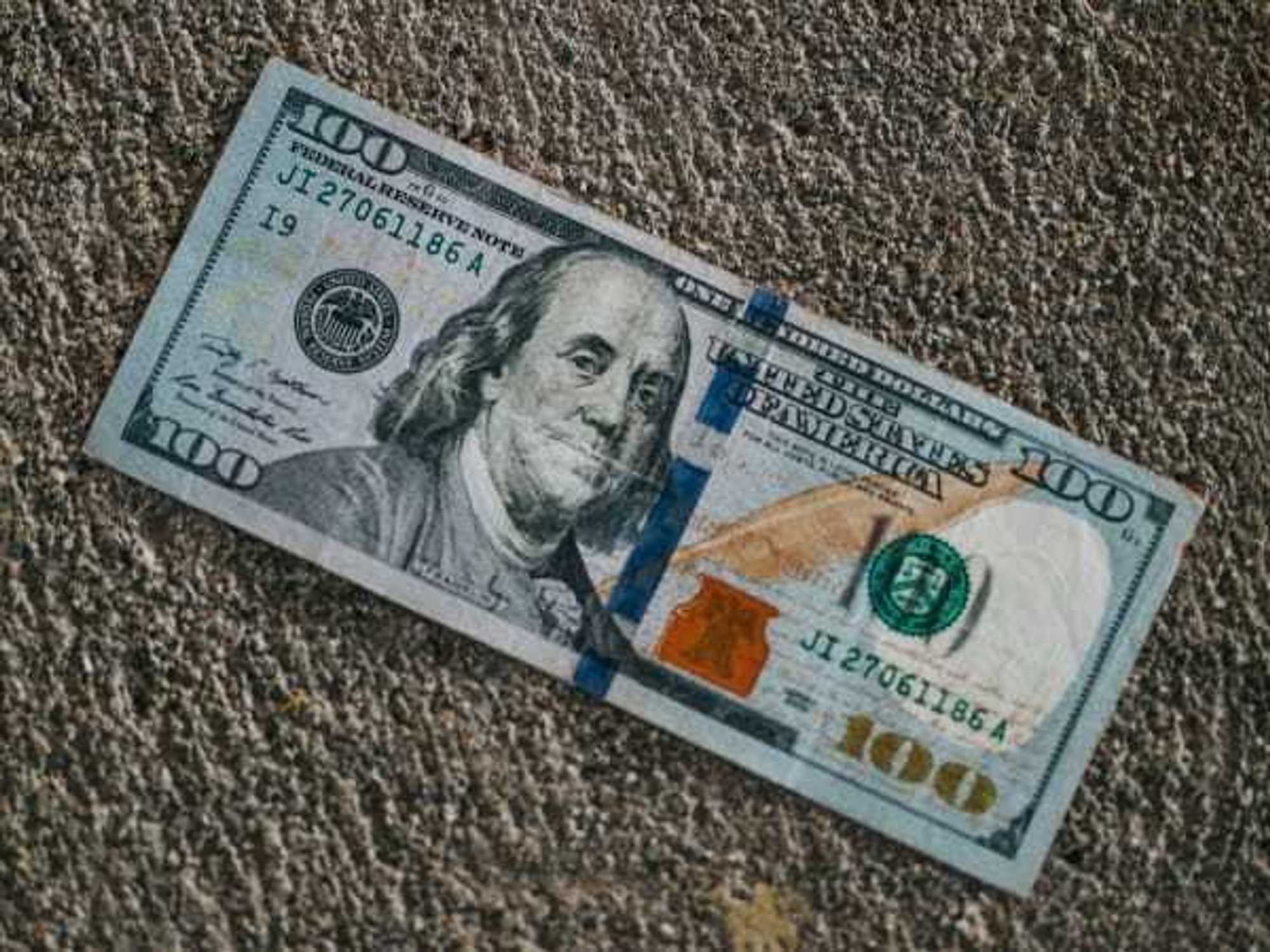 Hundred dollar bill, income study, top 1 percent earners in Texas