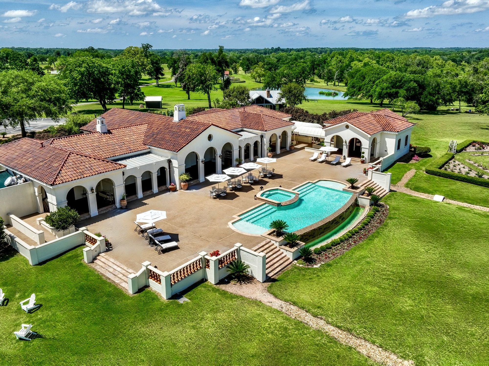 Drake suspected new owner of $15 million Dos Brisas ranch in Texas