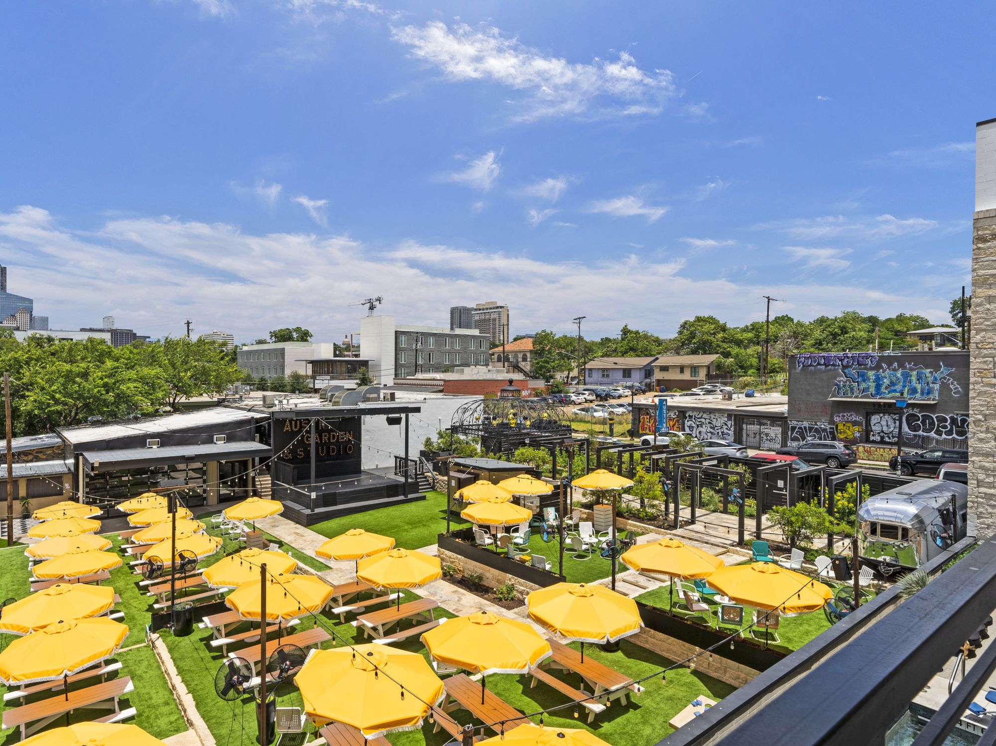 Inn Cahoots Austin garden