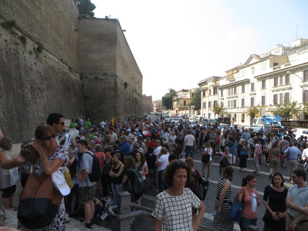 Jane Howze trip to Rome September 2014 Waiting to get into Vatican museum