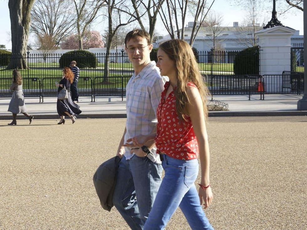 Joseph Gordon-Levitt and Shailene Woodley in Snowden