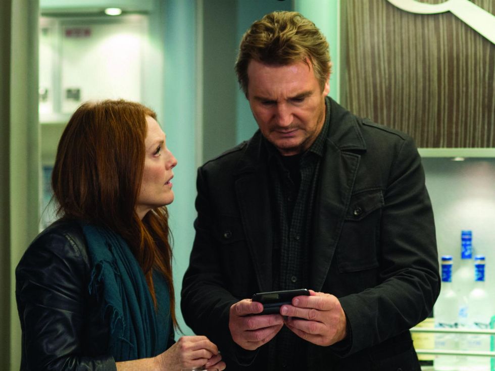 Julianne Moore and Liam Neeson in Non-Stop