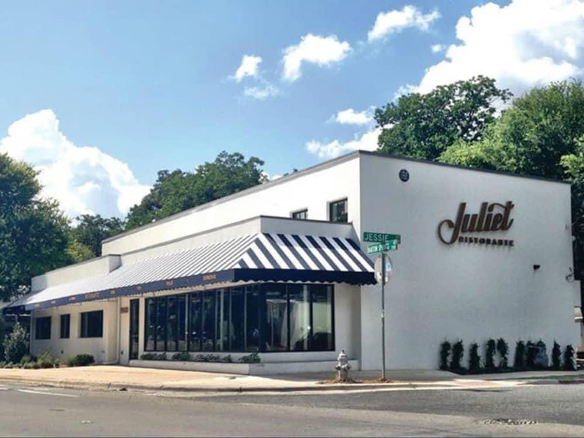 Juliet Ristorante_Austin restaurant_Barton Springs_exterior_2015