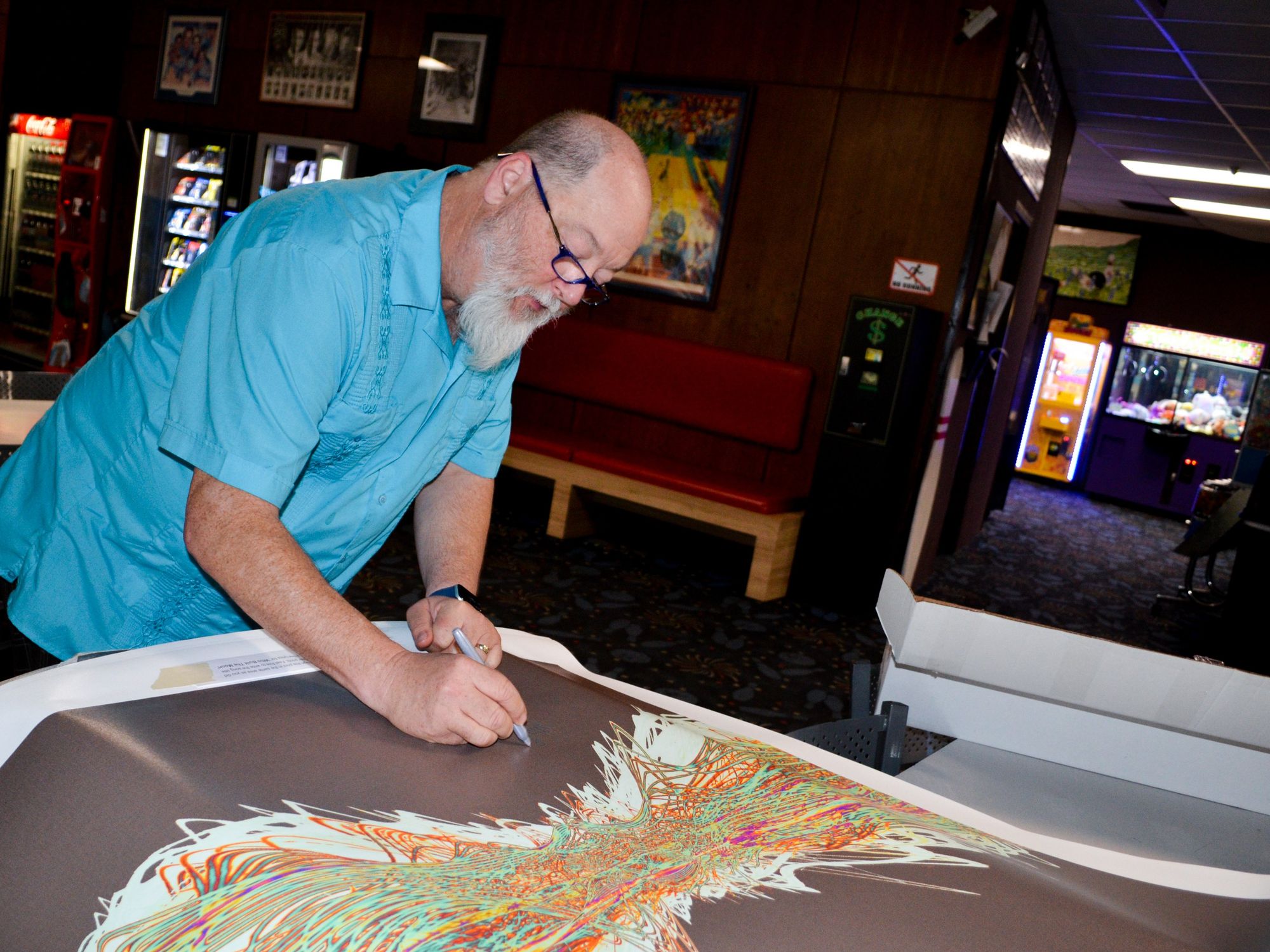 Kevin Russell, aka Shinyribs, signs a Soundwaves Art print