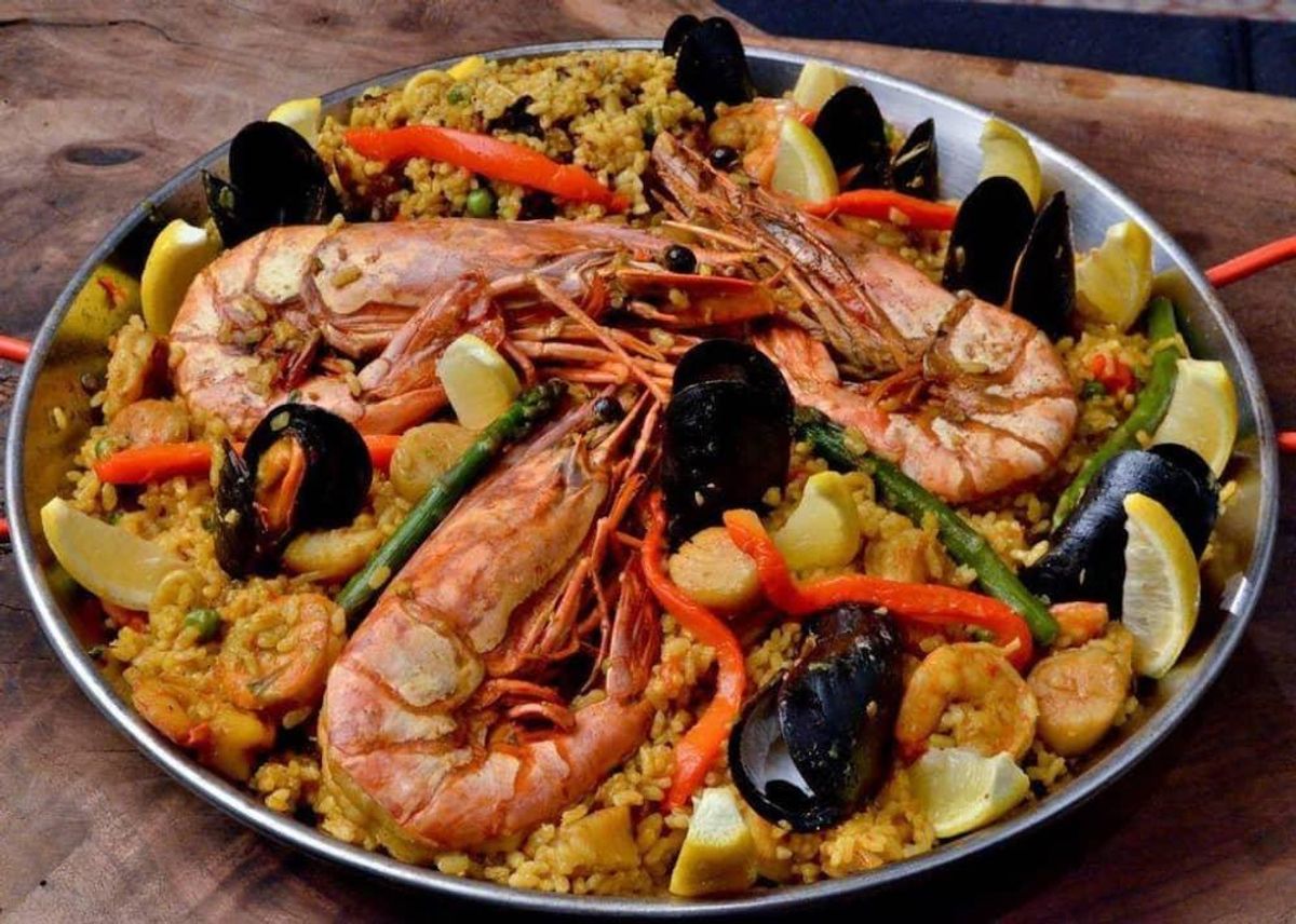 La Bodega Gourmet cooks up a new variety of paella every day