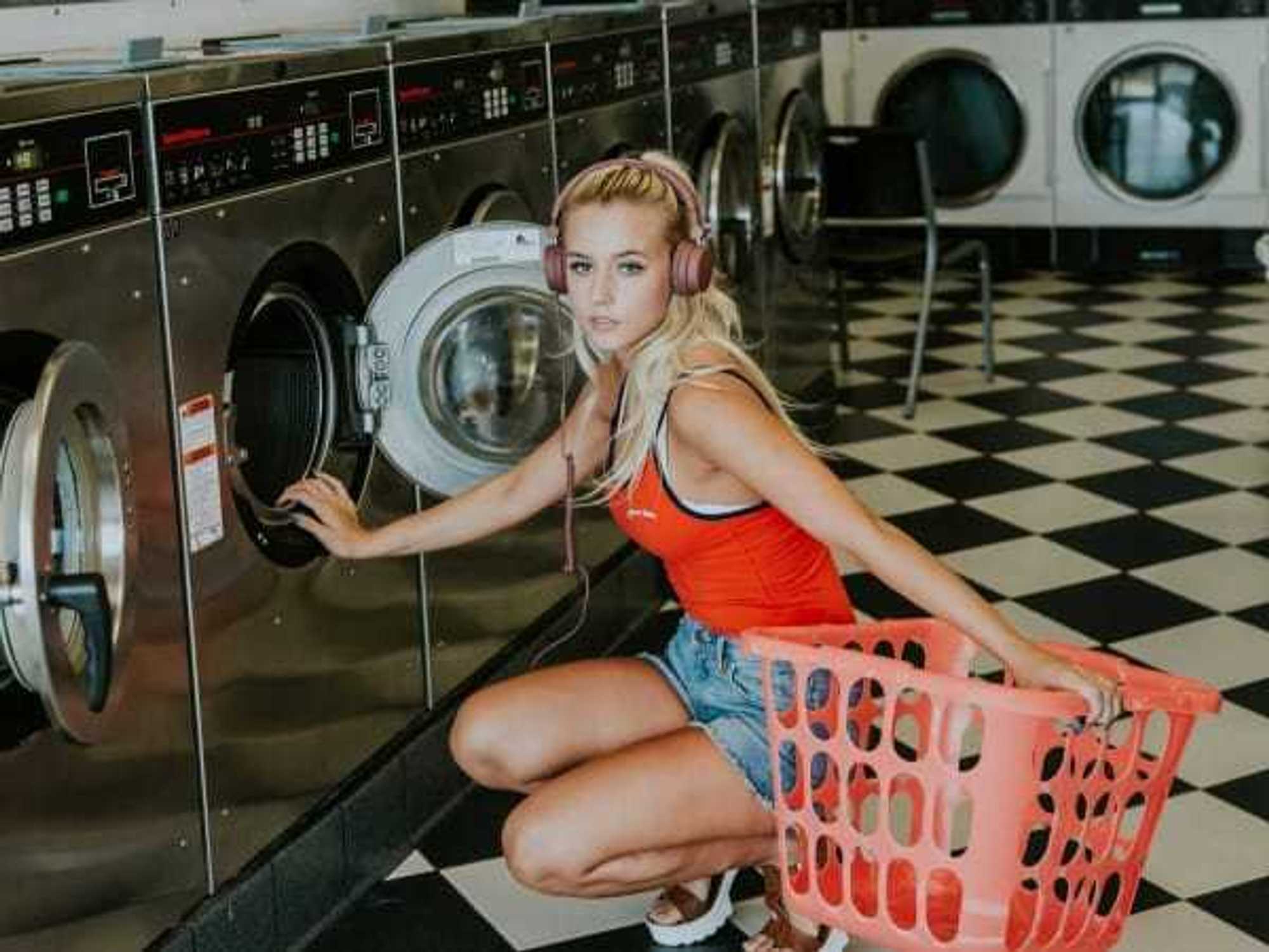 Laundry laundromat