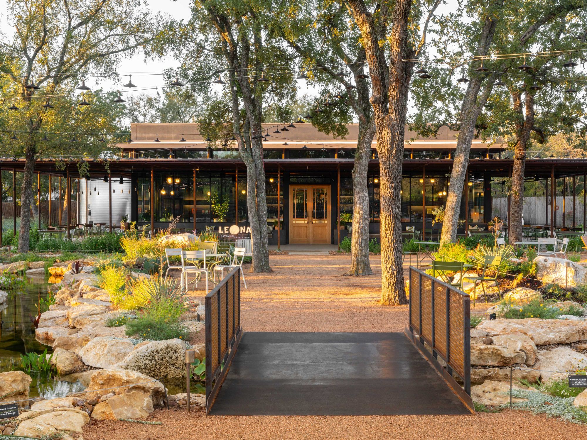 Leona Botanical Café & Bar