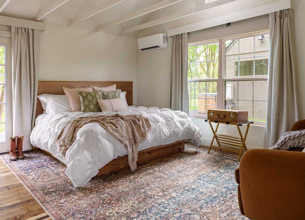 New Texas retreat invites guests to hang out on an active farm