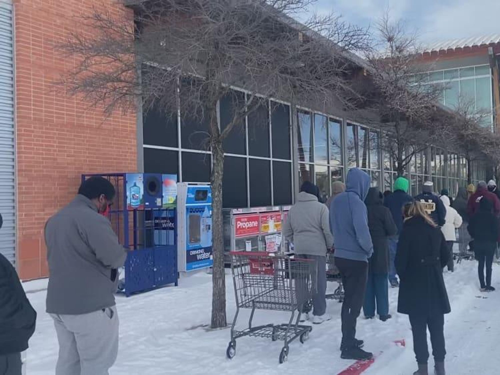Line at HEB grocery store in Austin