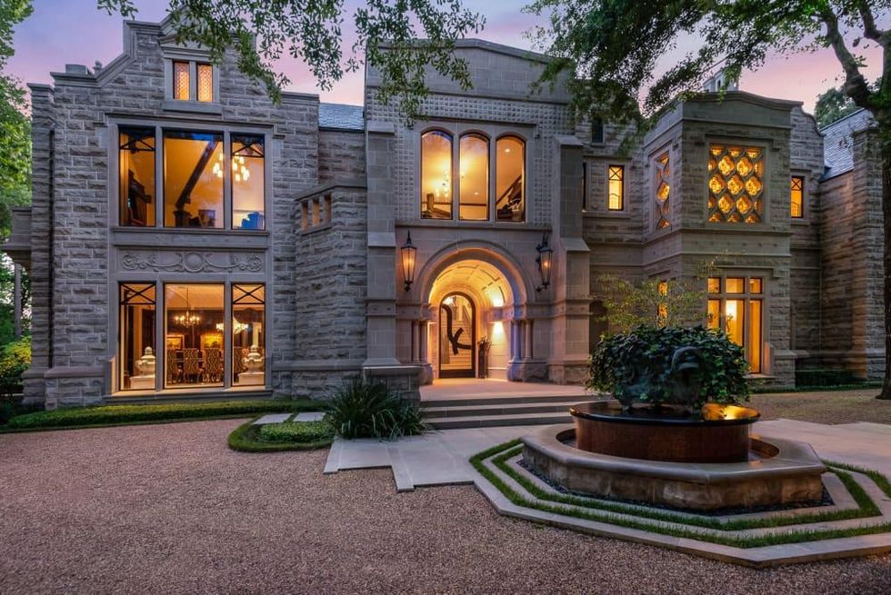 Lodge in Hunters Creek Houston