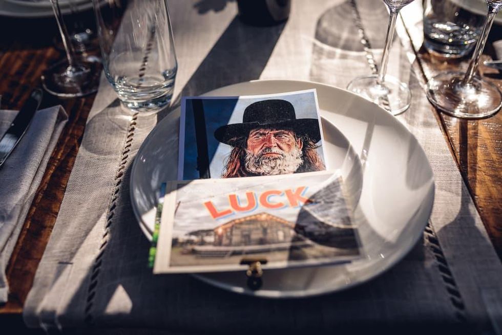 Luck Cinema Willie Place Setting