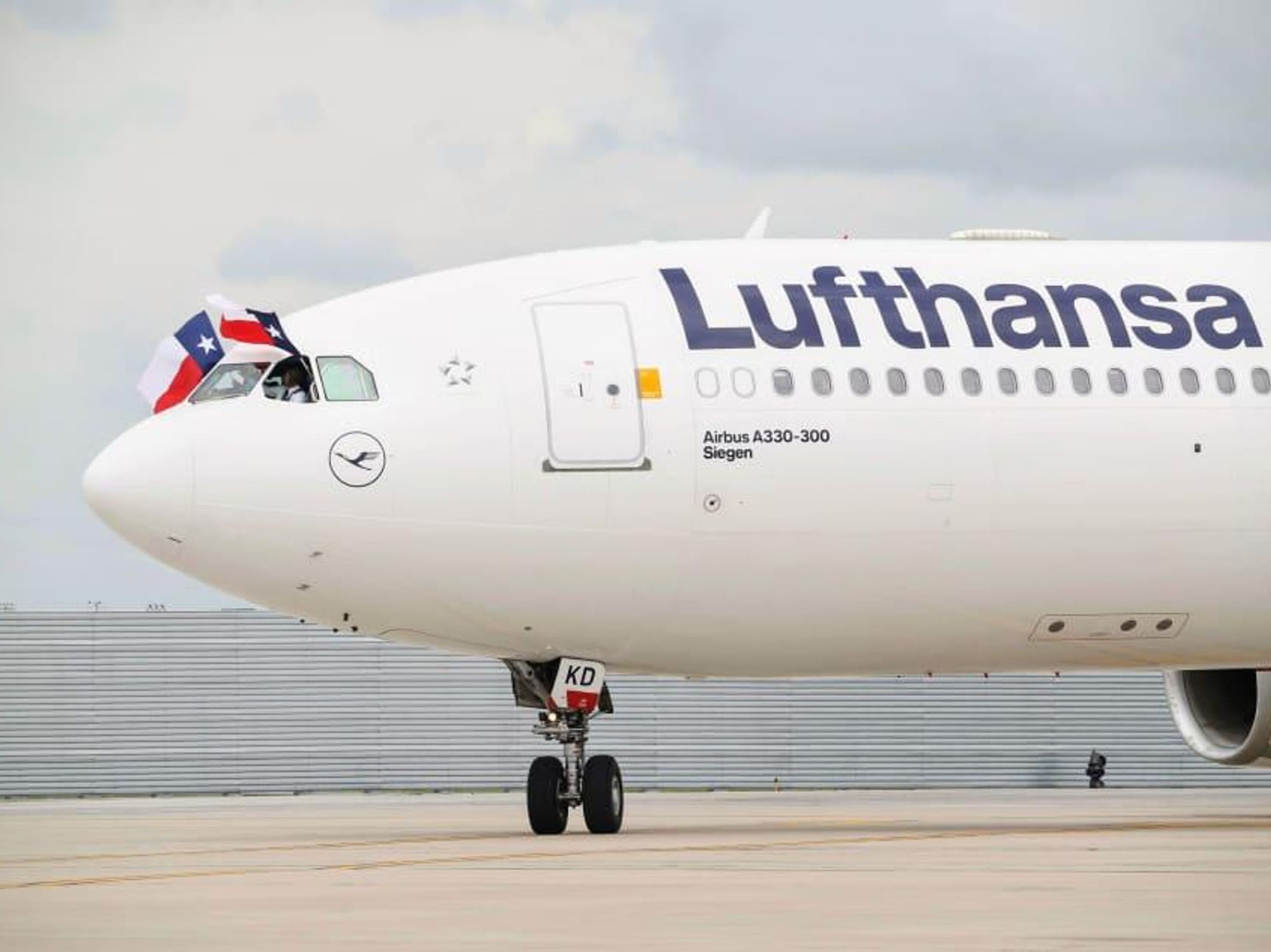 Lufthansa plane with Texas flag