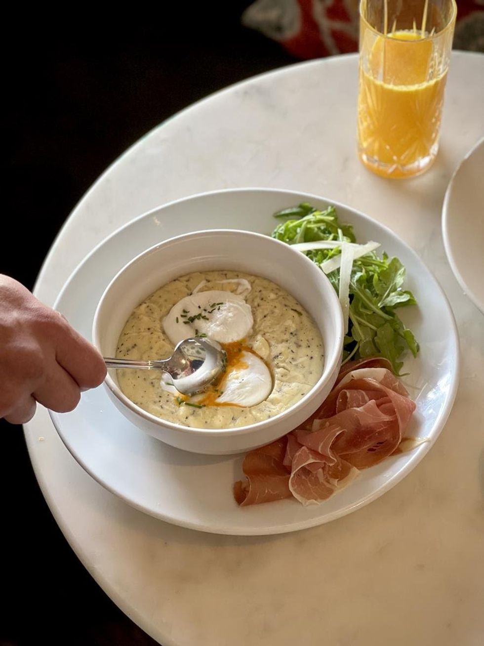 Lulu\u2019s round top