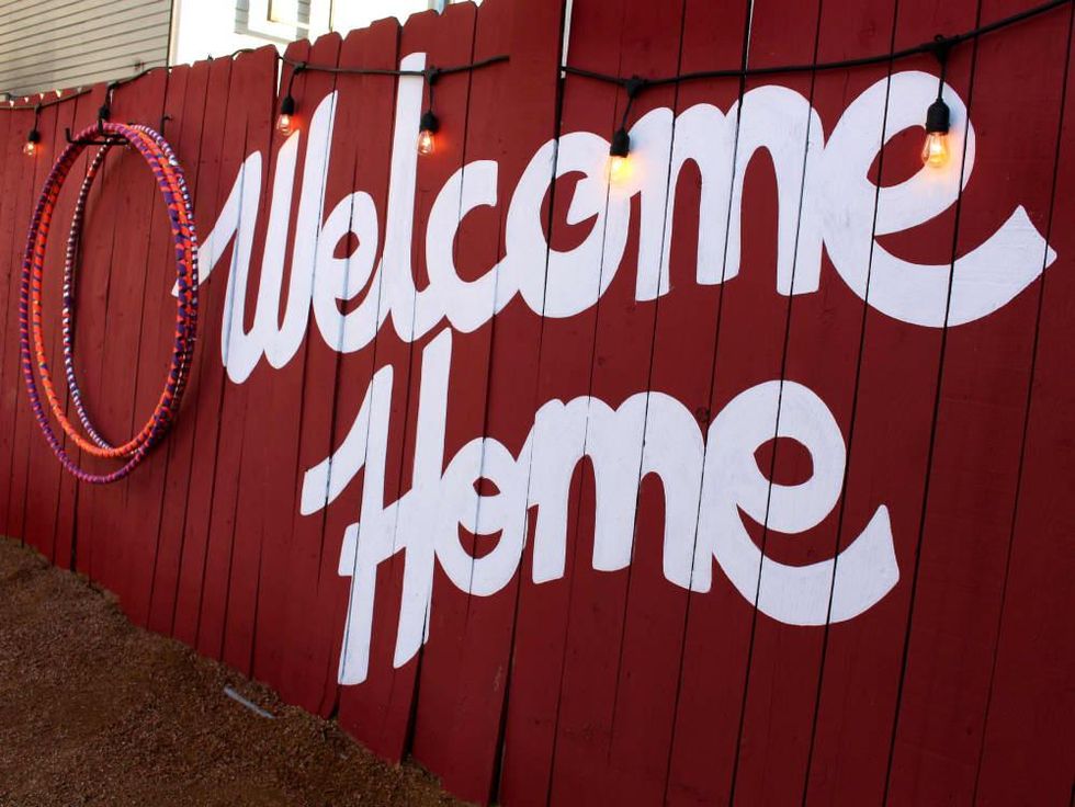 Lustre Pearl Rainey March 2016 welcome home porch