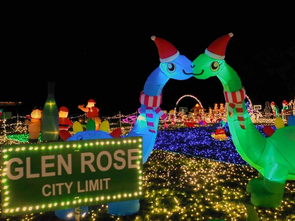 Mach Christmas Display, Ennis, Great Christmas Light Fight