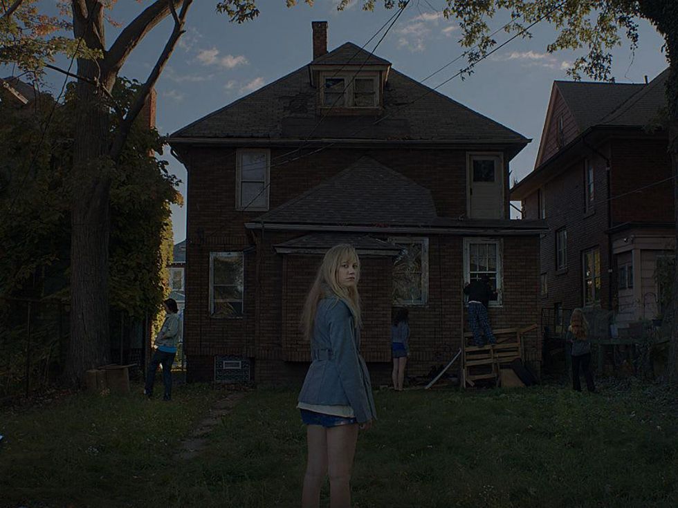 Maika Monroe, Keir Gilchrist, Olivia Luccardi, Lili Sepe and Daniel Zovatto in It Follows