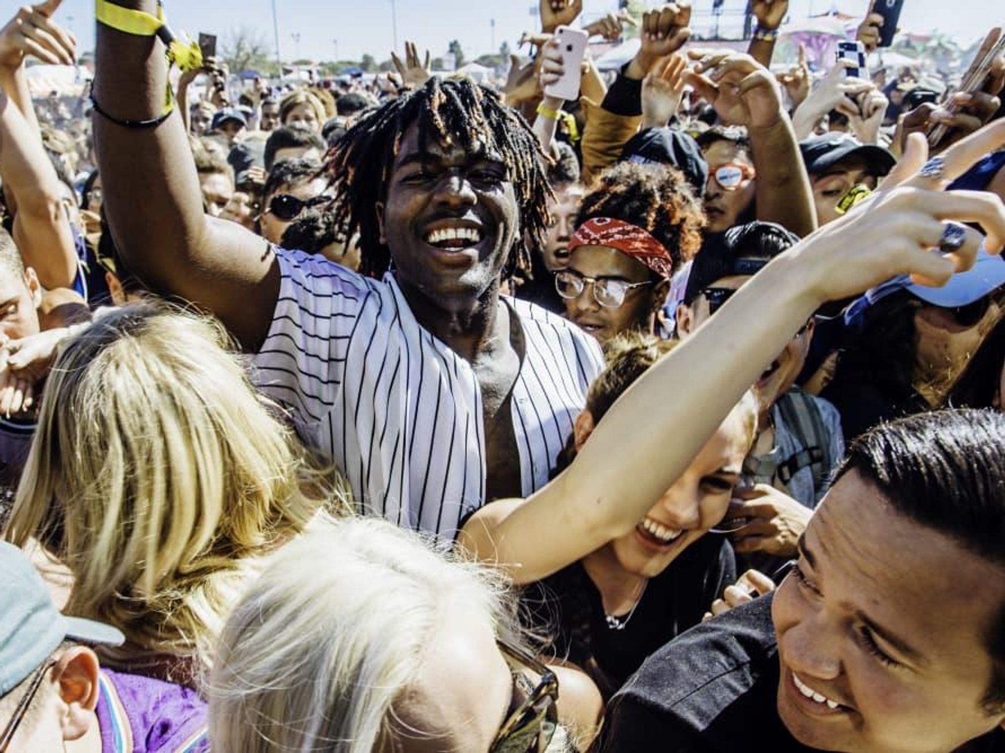 Mala Luna concert crowd happy