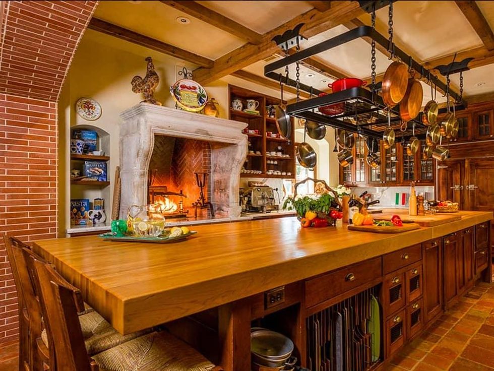 Mandola's estate in Austin kitchen