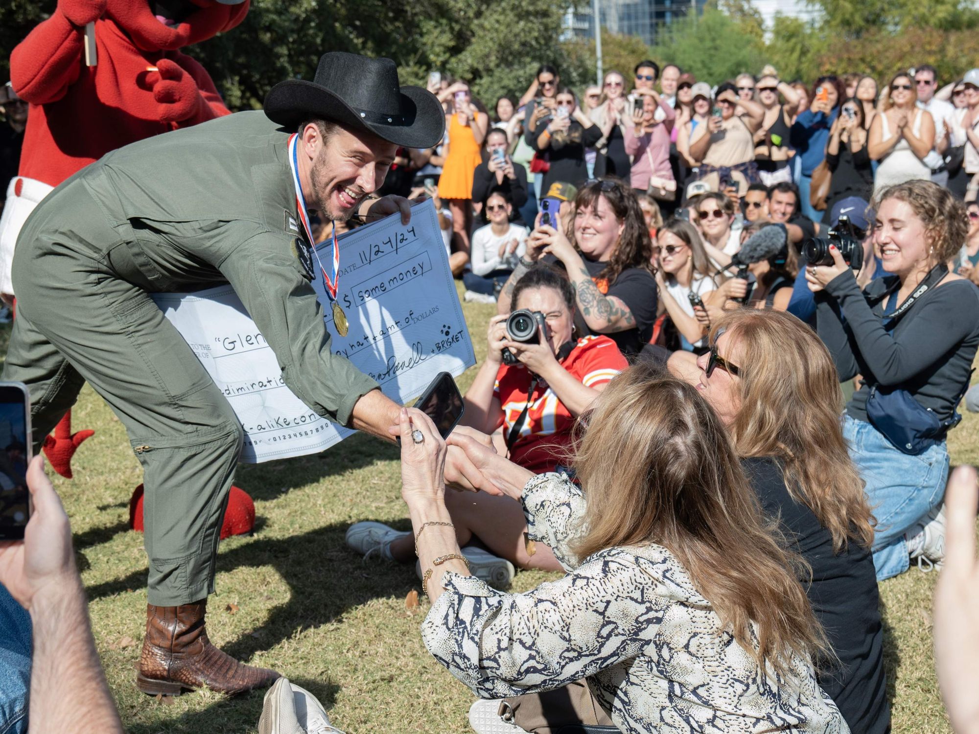 Max Braunstein and Glen Powell's mom, Cyndy