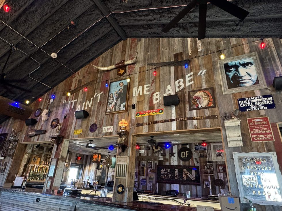 Mean Eyed Cat Bar Driftwood interior