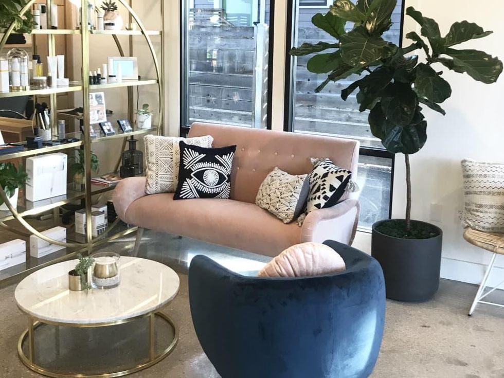 Mirror Mirror North Austin hair salon