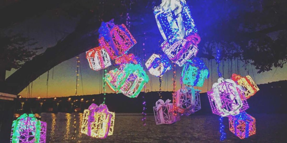 5 best Austin neighborhoods for spectacular holiday light displays
