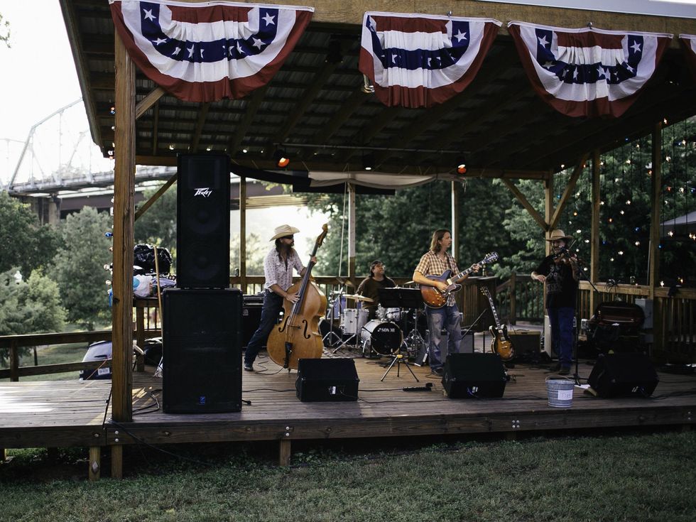 Neighbors Kitchen & Yard
