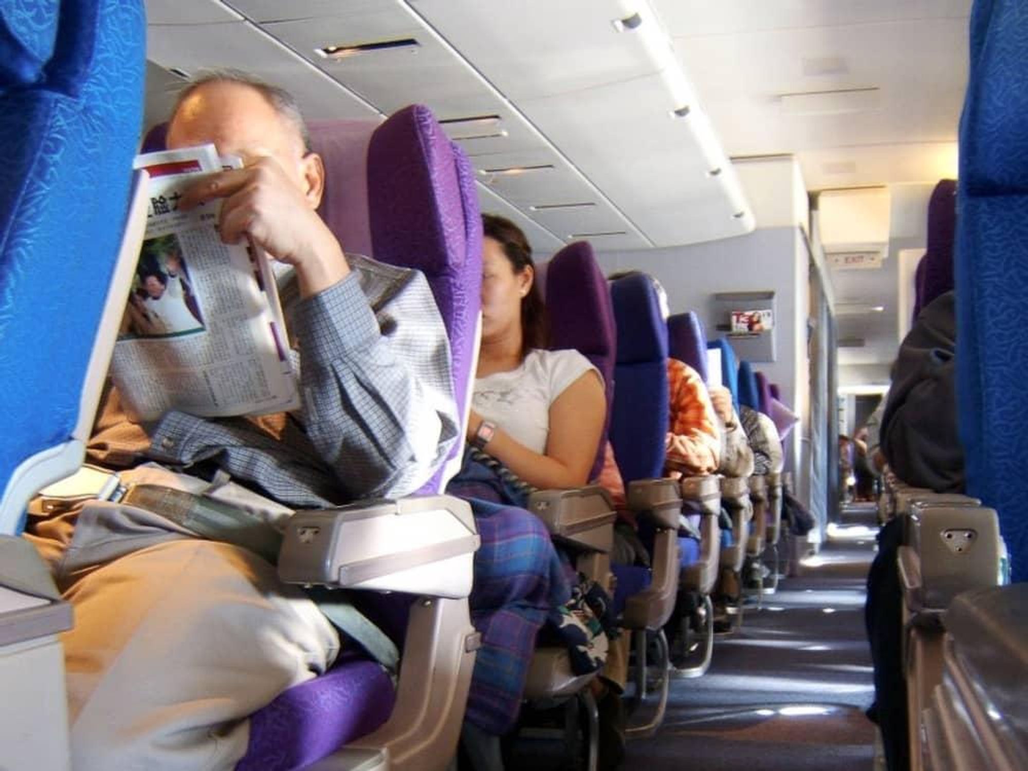 News_airplane_crowded_seats