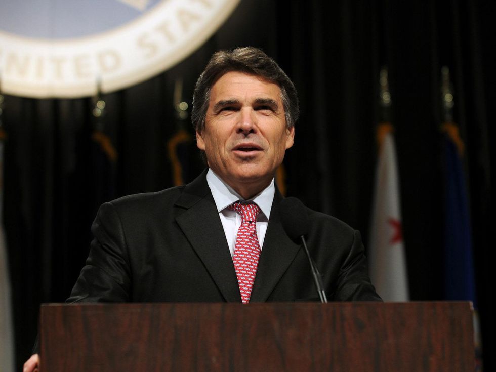 News_Rick Perry_at podium