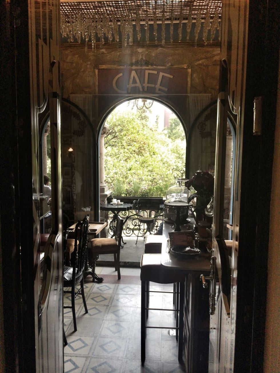 News, Shelby, Polanco in Mexico City, July 2015, Cafe in Common People store