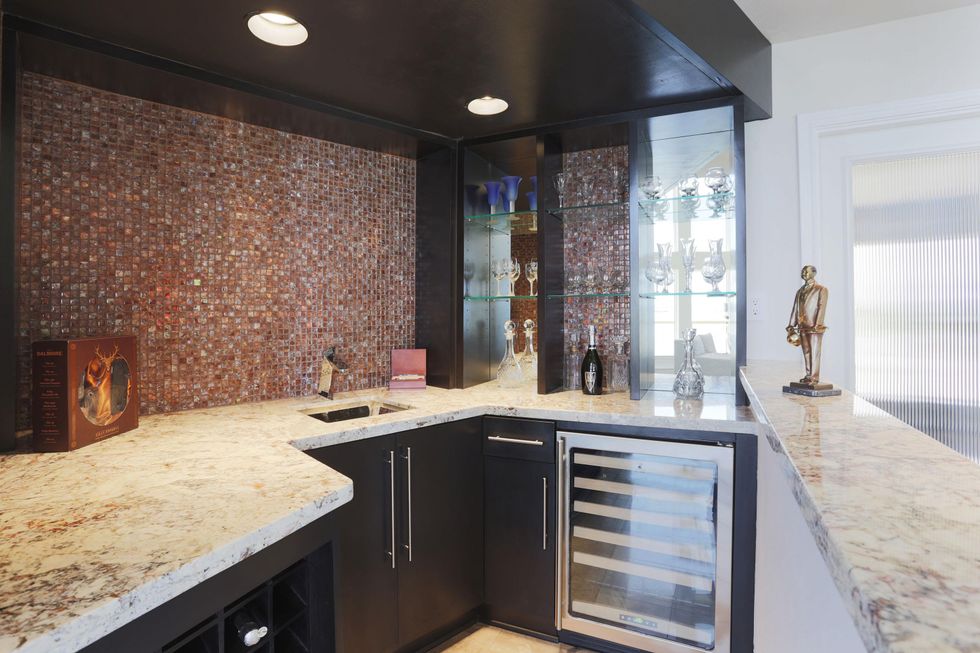 On the Market 102 Lanai St. Tiki Village Galveston August 2014 bar 2