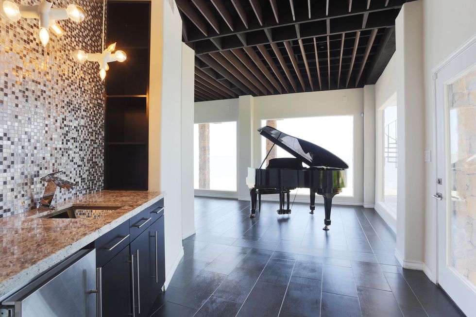 On the Market 102 Lanai St. Tiki Village Galveston August 2014 bar