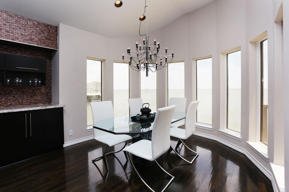 On the Market 102 Lanai St. Tiki Village Galveston August 2014 dining